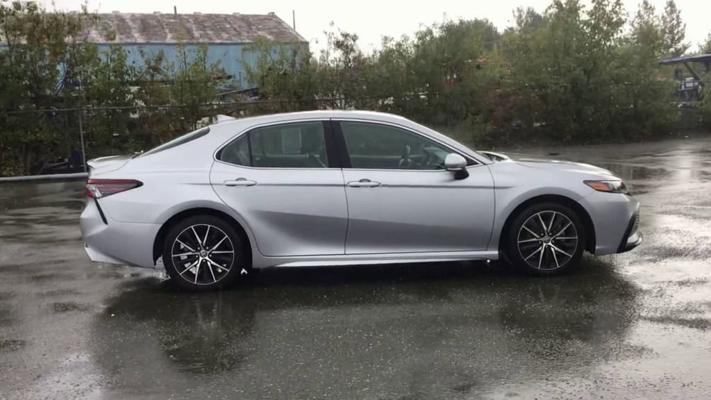 Used 2022 Toyota Camry SE image 9