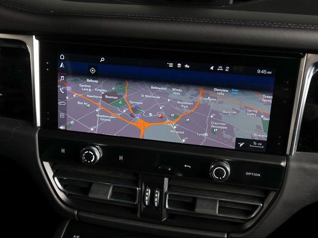 Certified 2023 Porsche Macan image 18