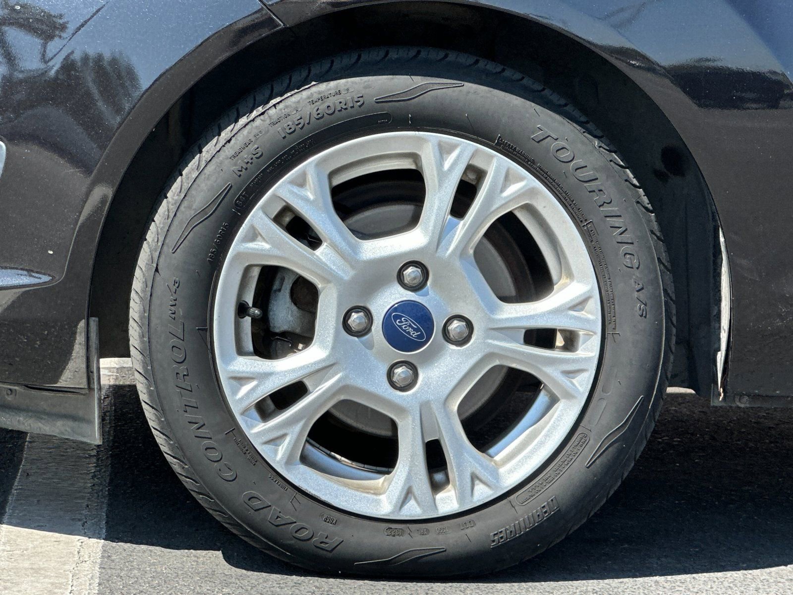 Used 2015 Ford Fiesta SE image 21