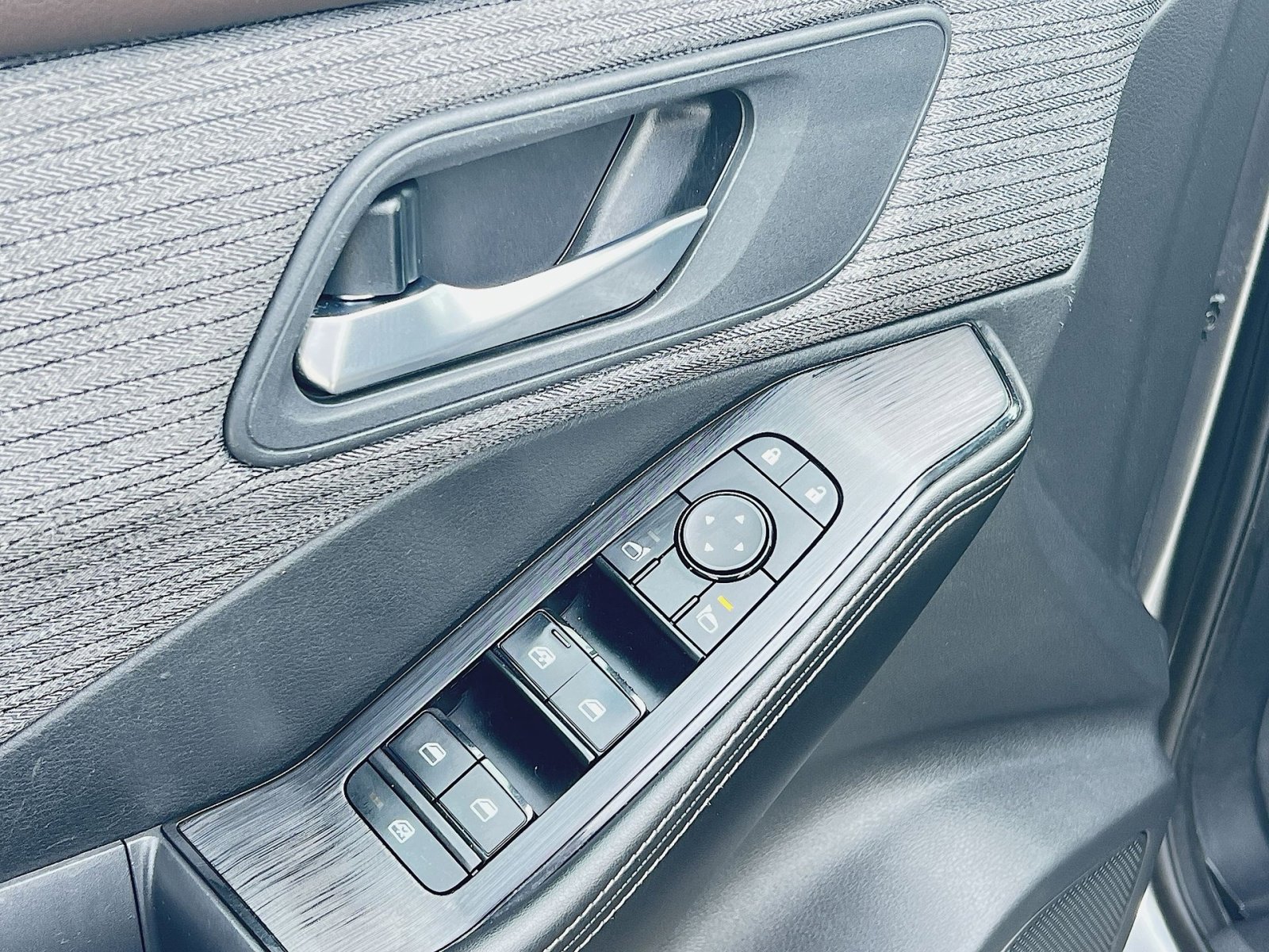 Used 2021 Nissan Rogue SV image 15