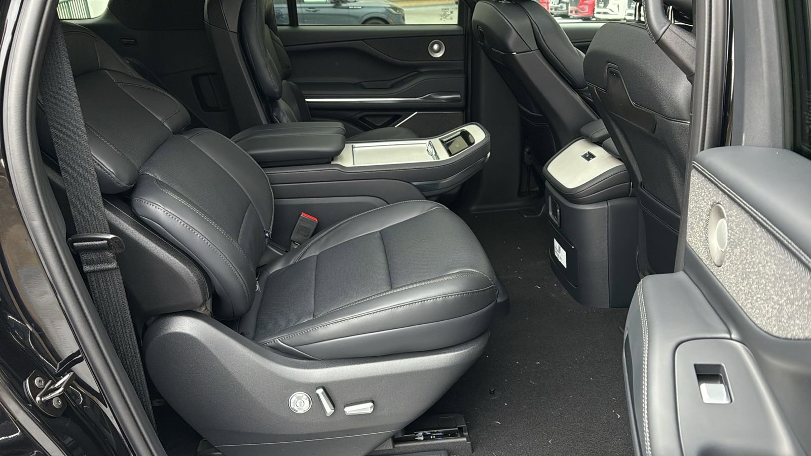 New 2025 Lincoln Navigator L Reserve w/ Jet Appearance Package image 10