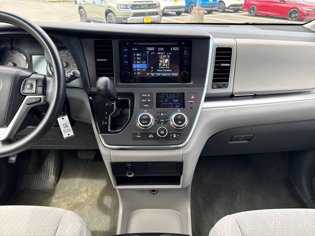 Used 2015 Toyota Sienna LE FWD image 22