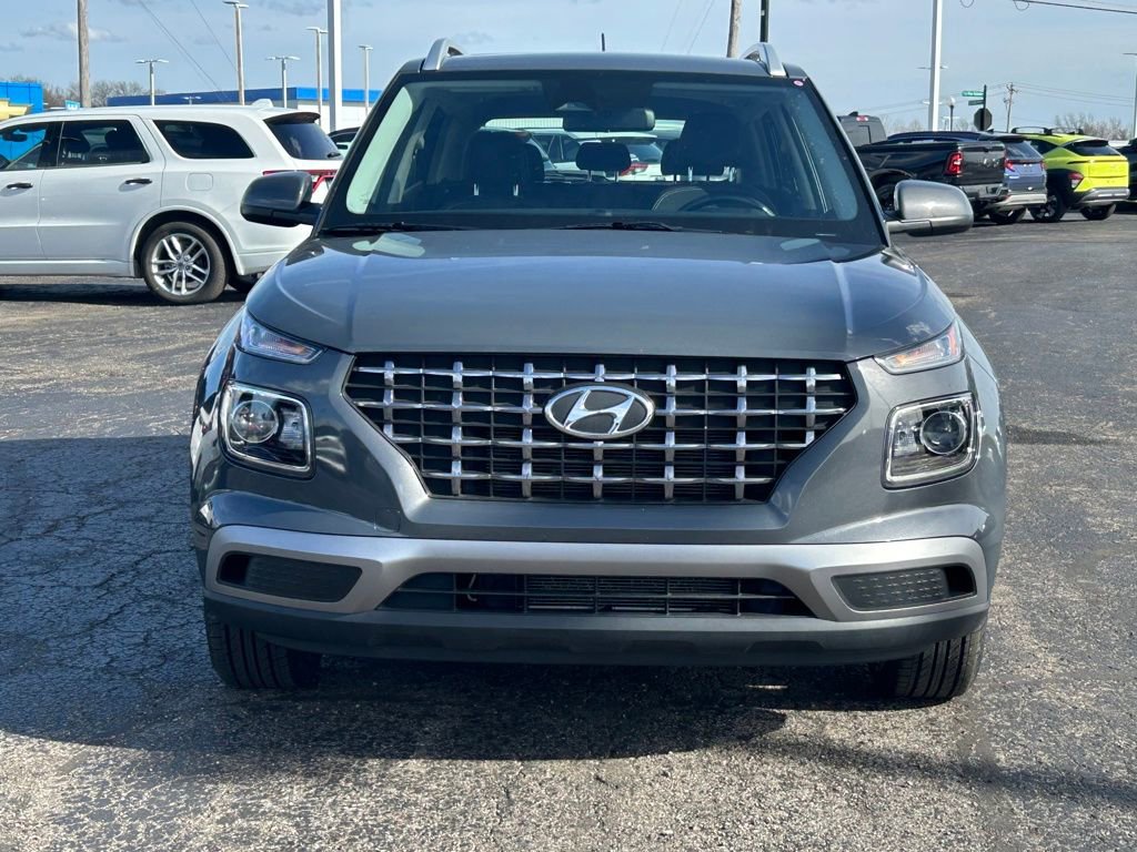 Used 2024 Hyundai Venue SEL image 2