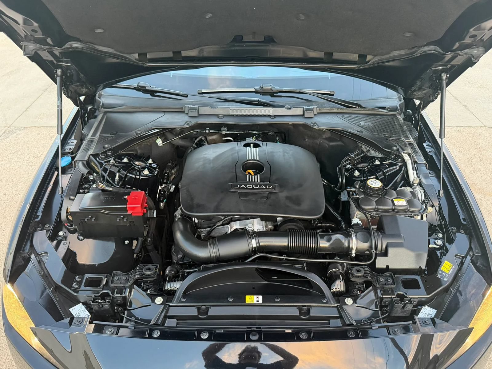 Used 2017 Jaguar XE RWD image 34
