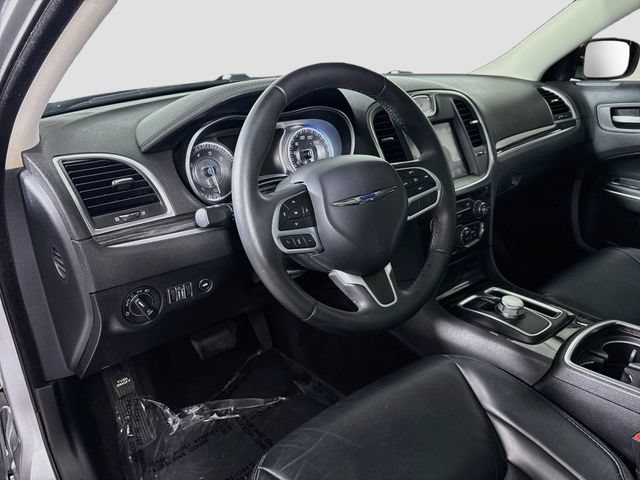 Used 2017 Chrysler 300 Touring w/ Value Package RWD image 10