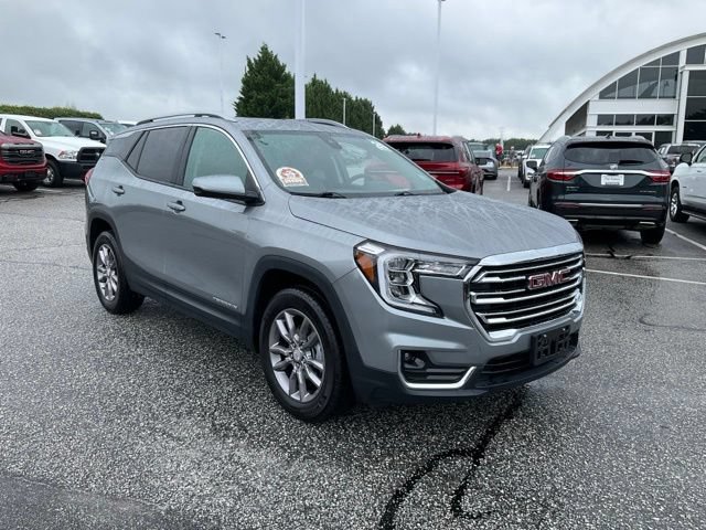 Used 2024 GMC Terrain SLT AWD/4WD image 3