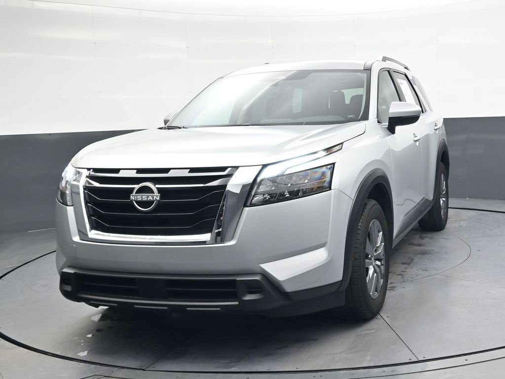 Used 2025 Nissan Pathfinder SV image 9