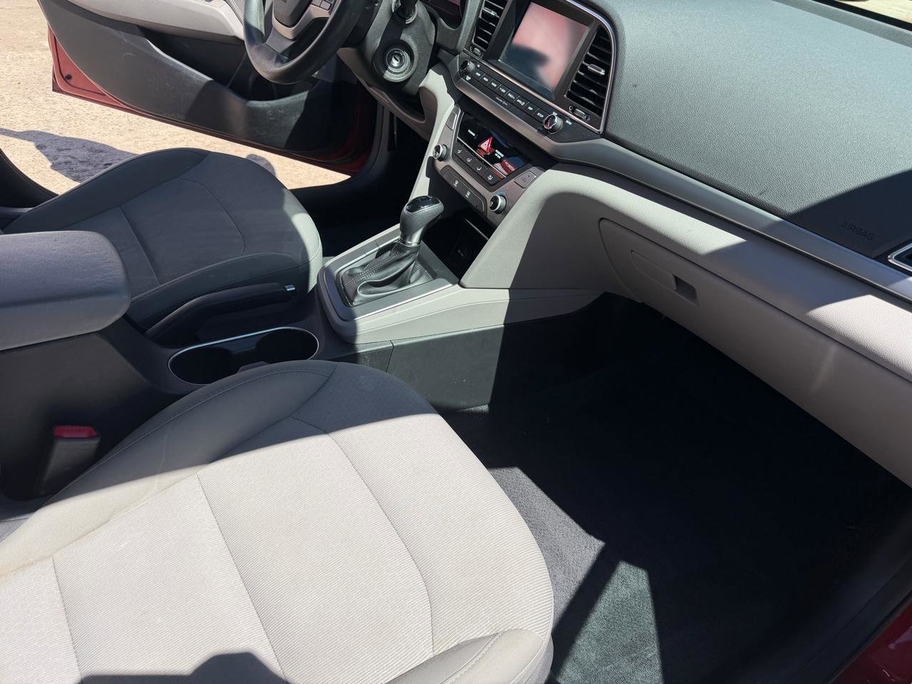 Used 2017 Hyundai Elantra SE image 17