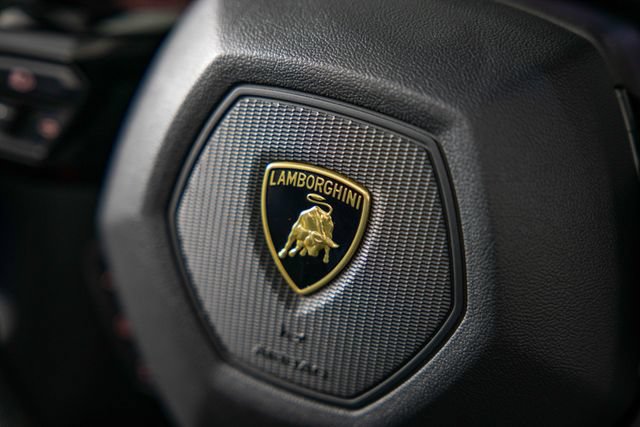 Used 2019 Lamborghini Huracan Performante AWD/4WD image 26