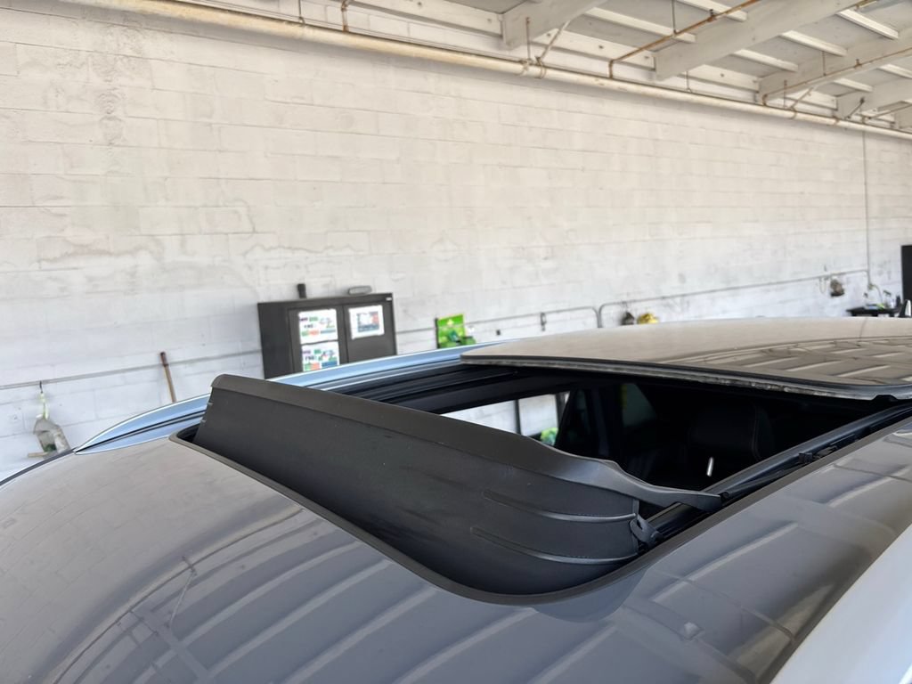 Used 2022 Volkswagen Atlas Cross Sport SE FWD image 7