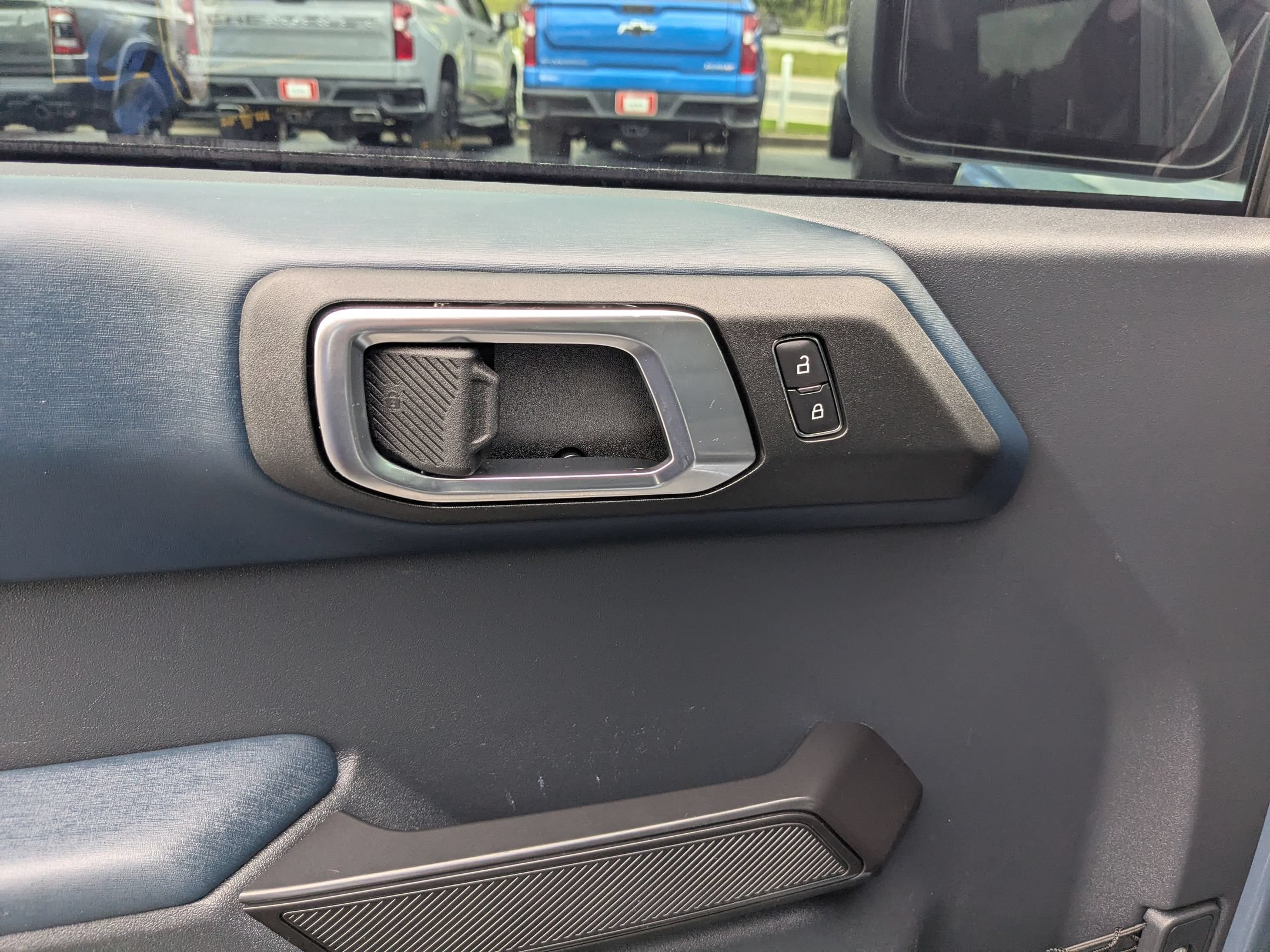 Used 2024 Ford Bronco Outer Banks AWD/4WD image 12