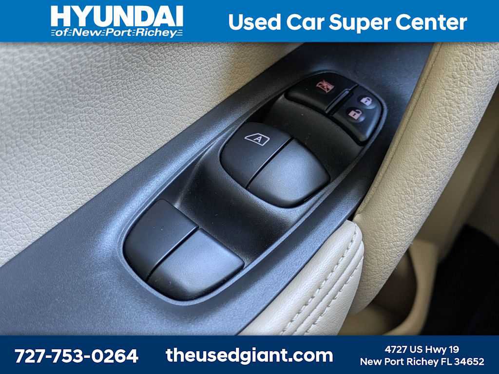 Used 2017 Nissan Rogue SL w/ SL Premium Package FWD image 33
