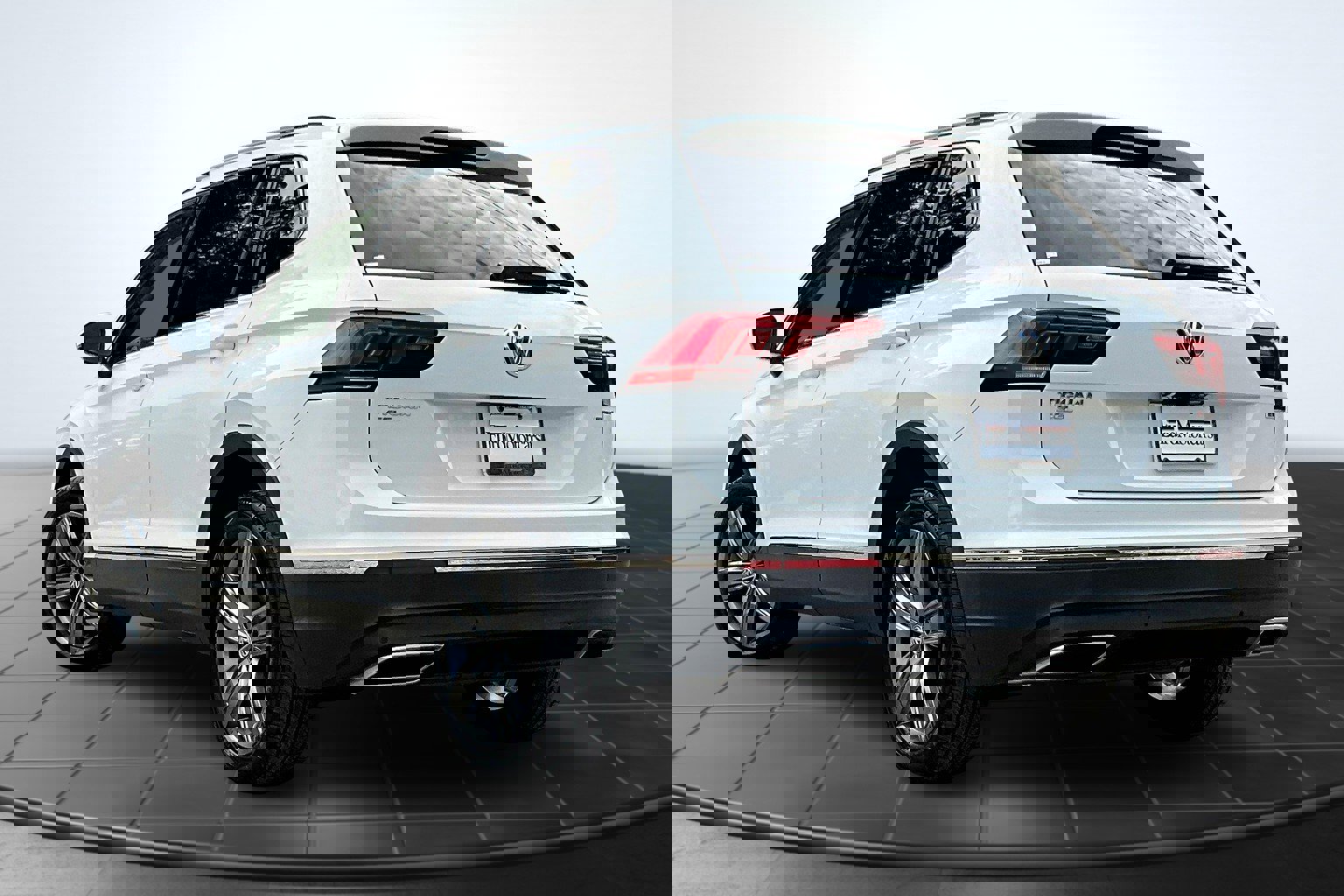 Used 2020 Volkswagen Tiguan SEL image 12