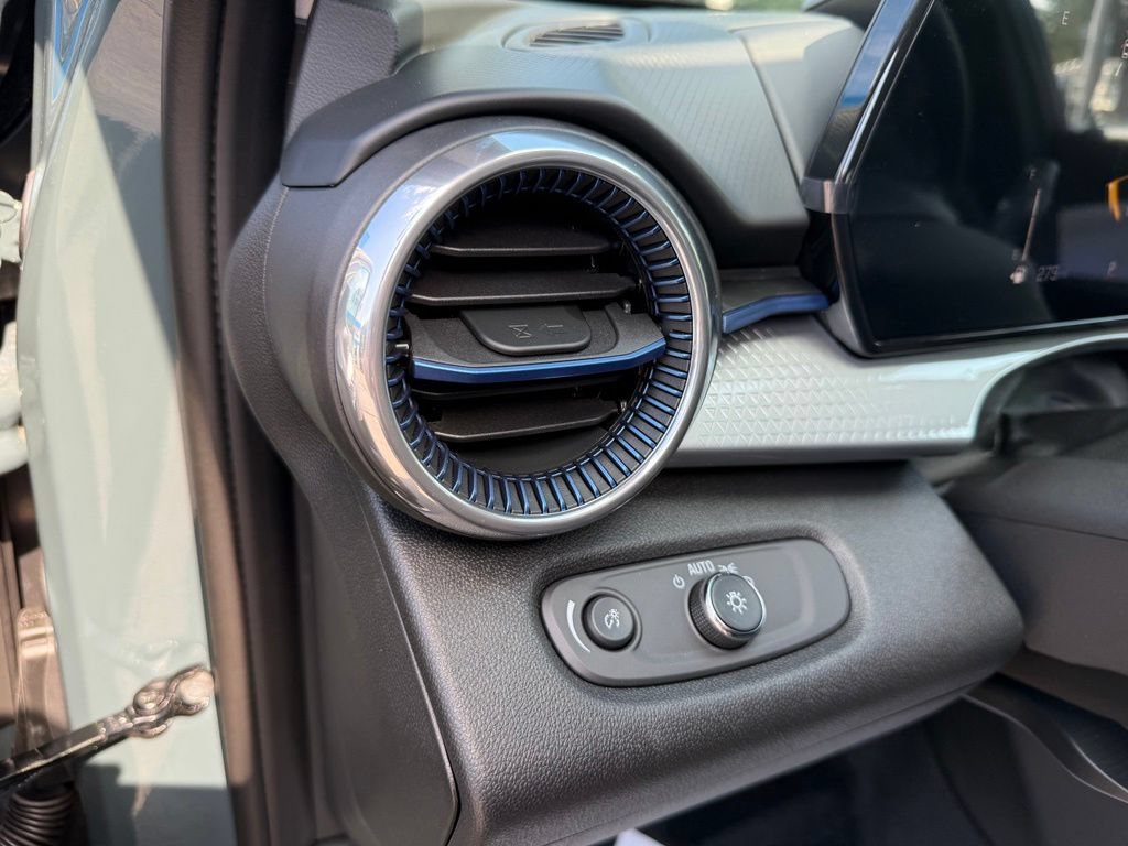 New 2026 Chevrolet Trax LT w/ LT Convenience Package FWD image 16