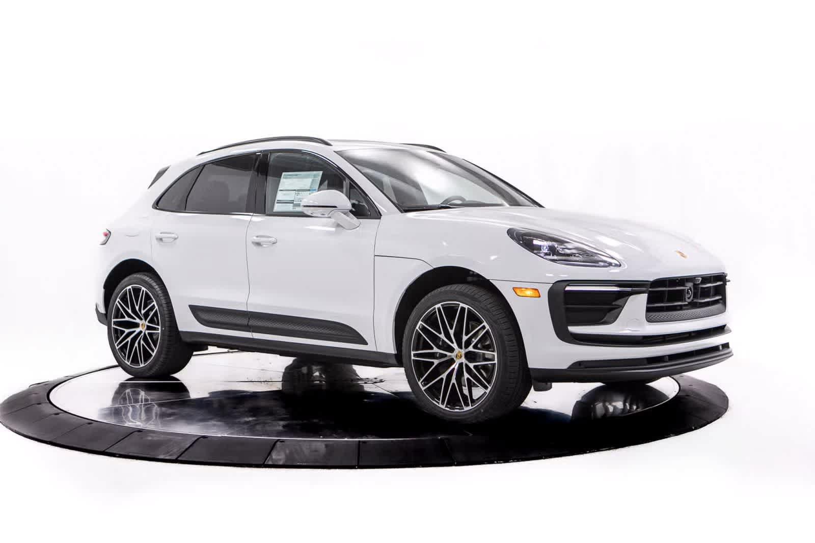 Certified 2026 Porsche Macan AWD/4WD image 9