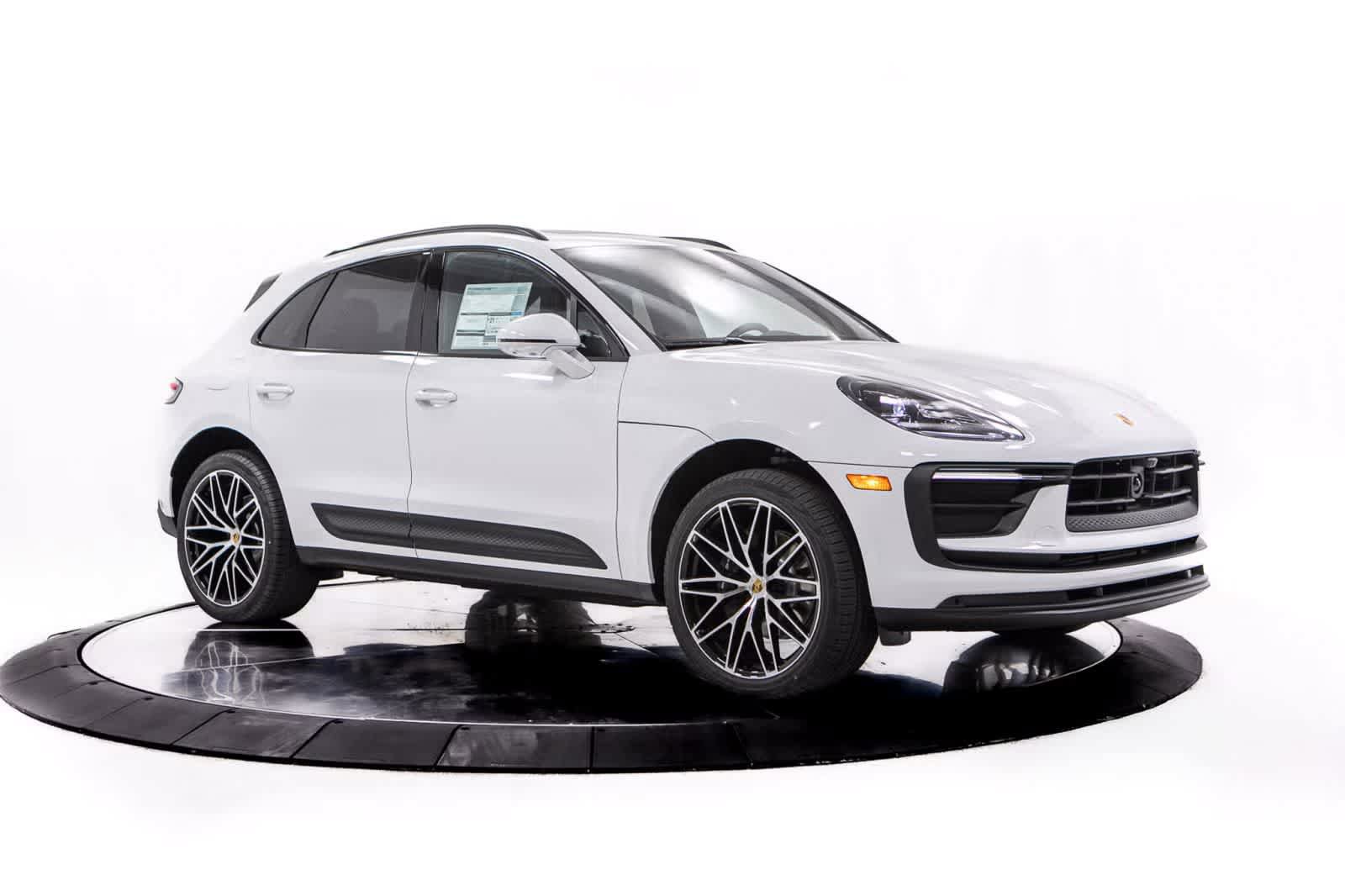 Used 2026 Porsche Macan AWD/4WD image 9