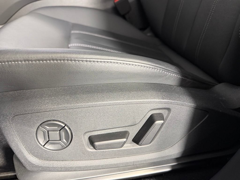 Used 2025 Audi Q6 e-tron Premium w/ Convenience Package AWD/4WD image 24