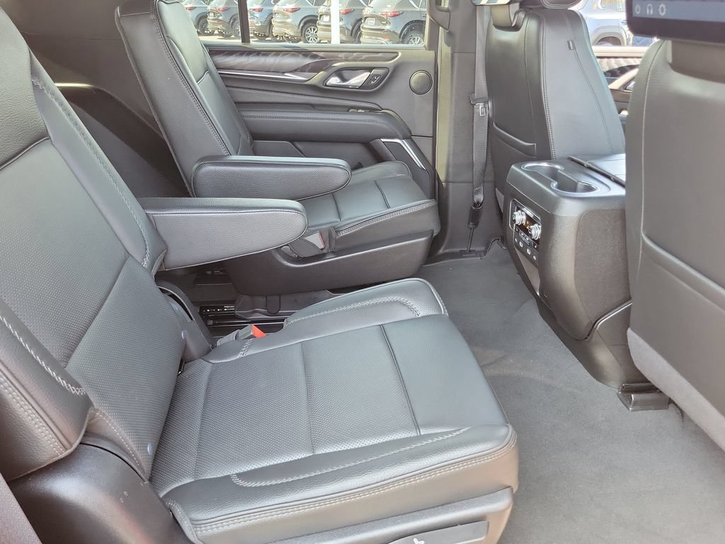 Used 2024 GMC Yukon Denali w/ Advanced Technology Package AWD/4WD image 24