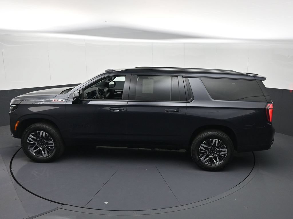 Used 2025 Chevrolet Suburban Z71 AWD/4WD image 23