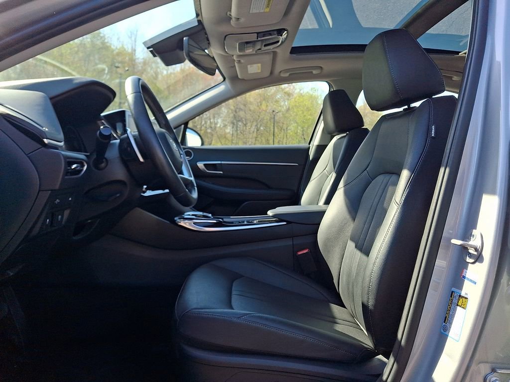 Used 2023 Hyundai Sonata Limited w/ Preferred Accessory Package FWD image 13