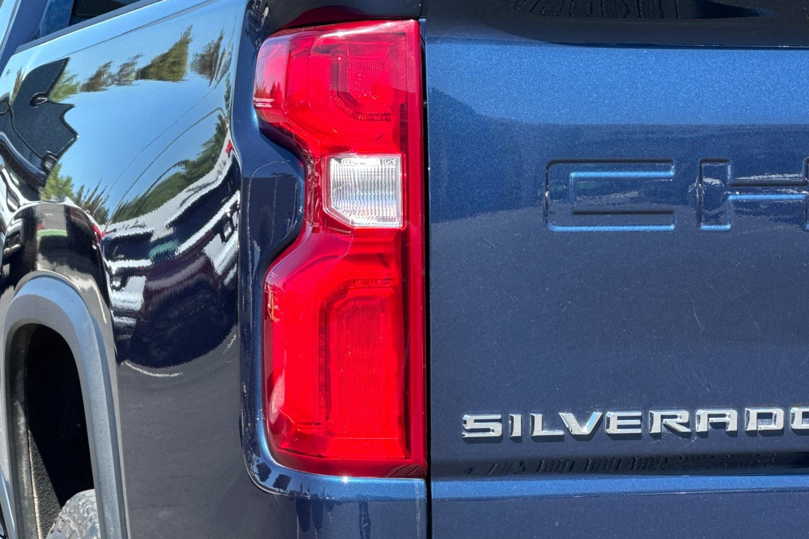 Used 2023 Chevrolet Silverado 2500 LTZ w/ LTZ Premium Package image 44