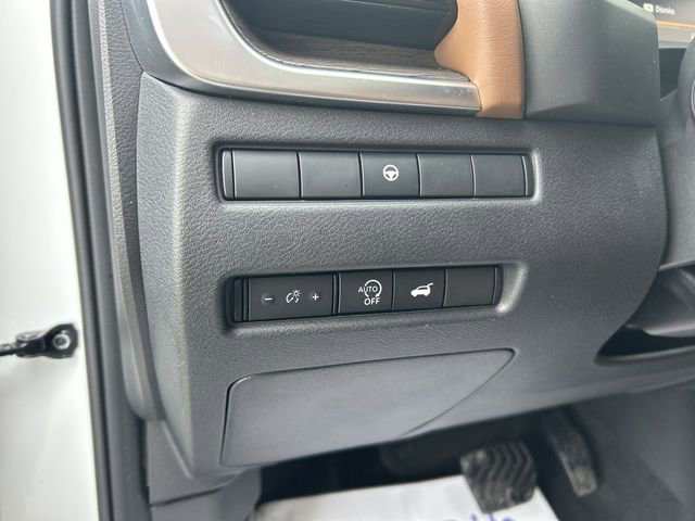 Used 2024 Nissan Rogue Platinum image 17