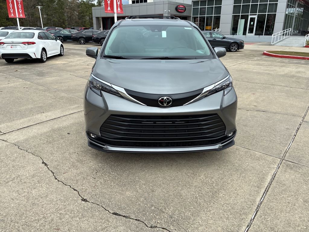 New 2026 Toyota Sienna XLE image 10