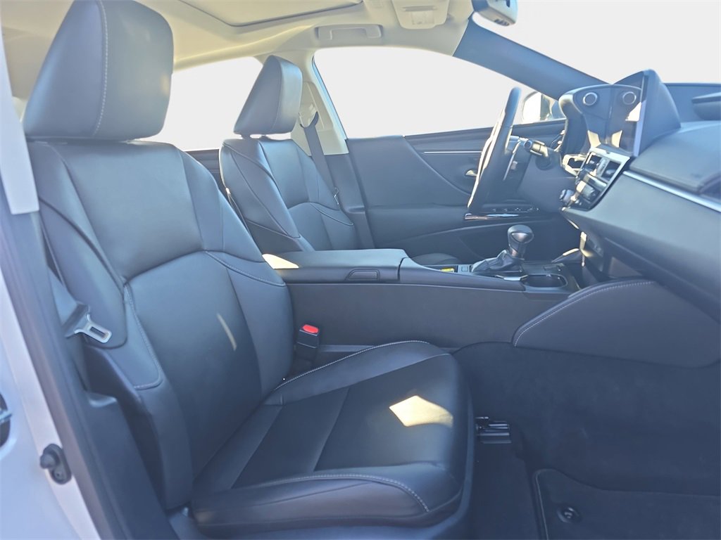 Used 2024 Lexus ES 250 w/ Premium Package image 10