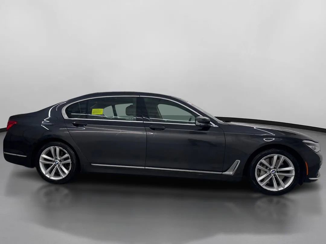Used 2017 BMW 750i xDrive image 11