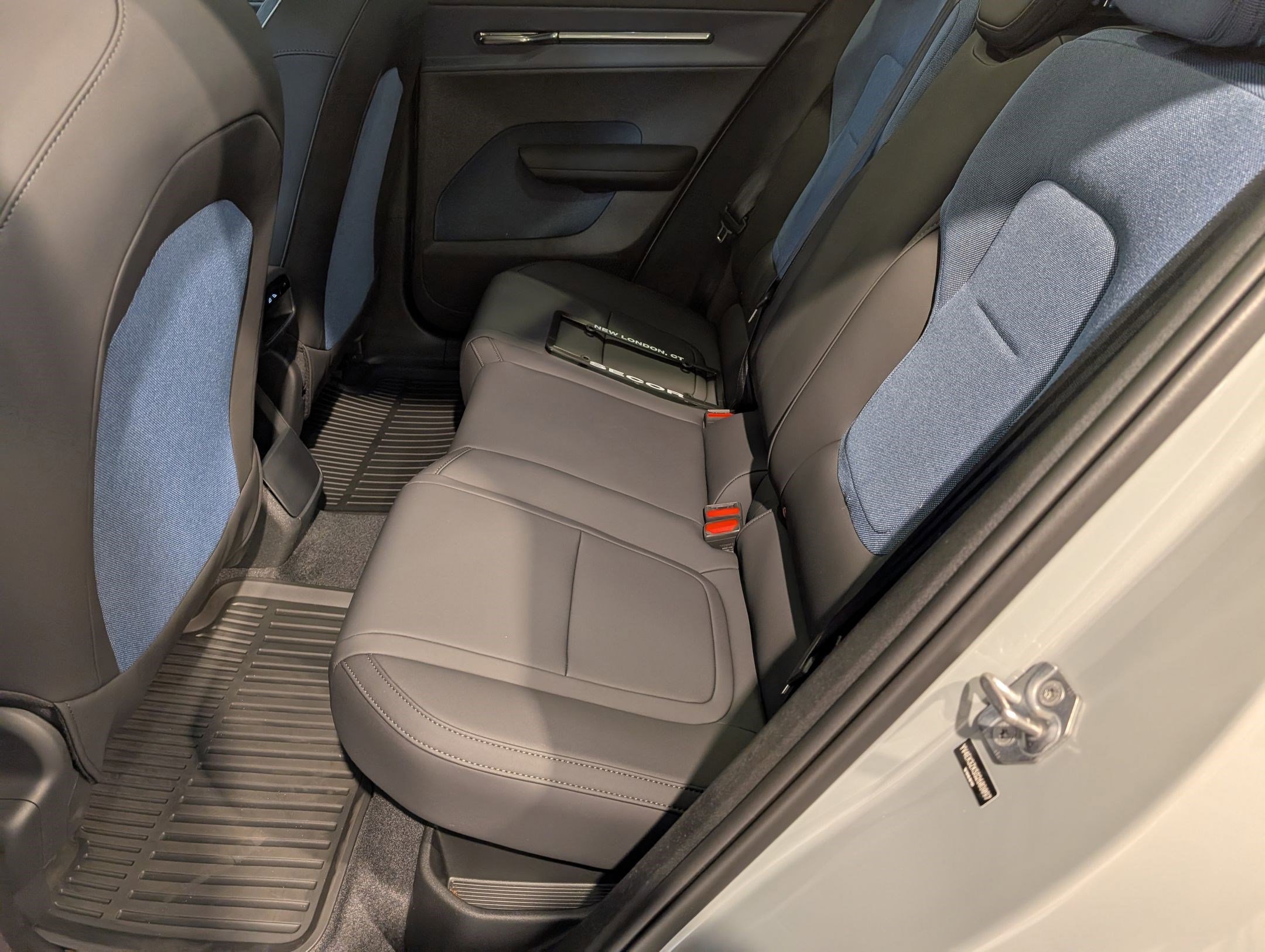 New 2025 Volvo EX30 Plus w/ Protection Package Premier image 10