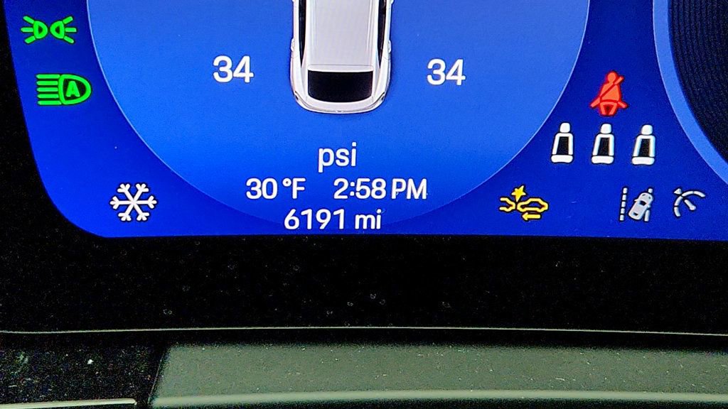 Used 2025 Porsche Macan Electric w/ Premium Package image 16