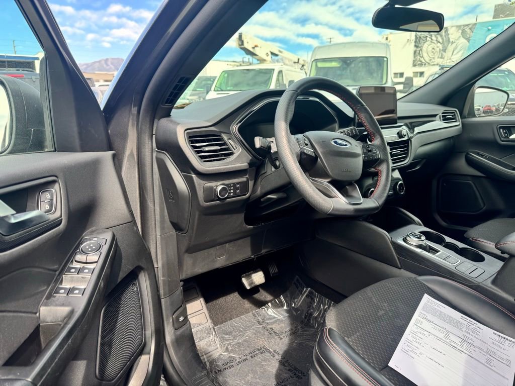 Used 2025 Ford Escape ST-Line image 5