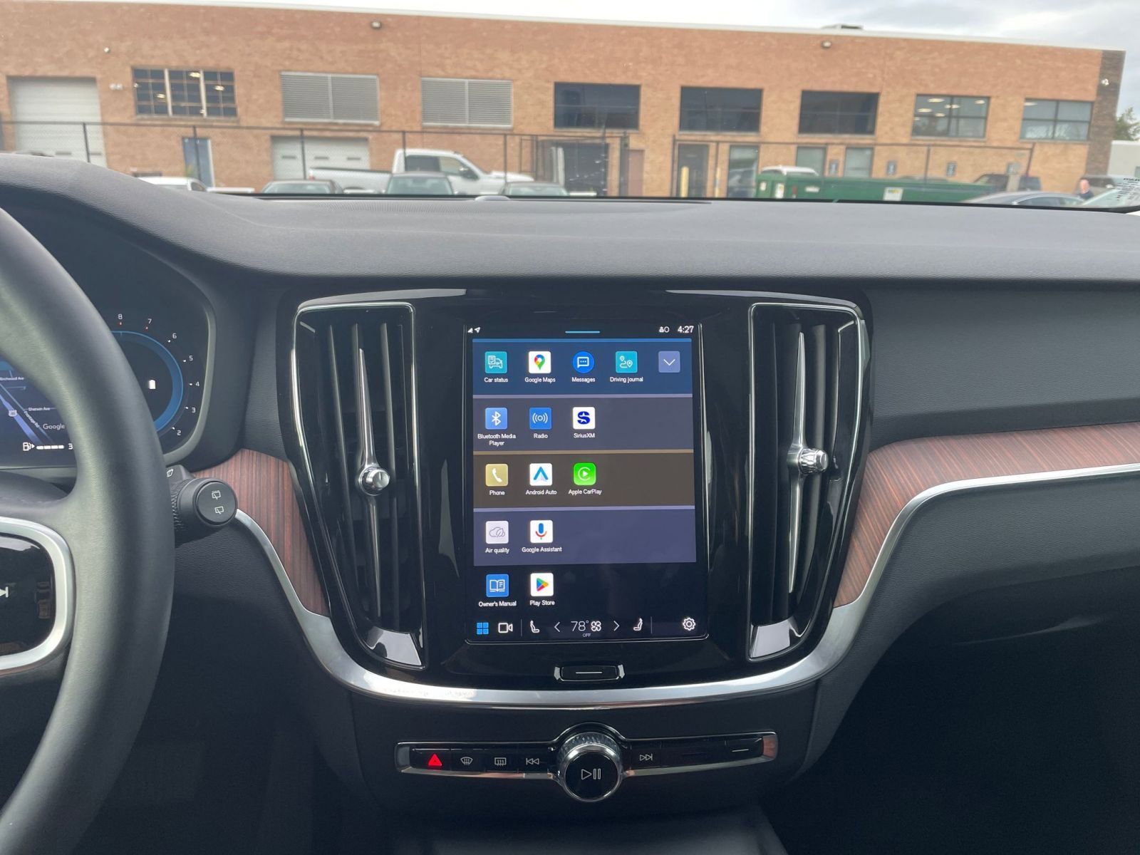 Used 2025 Volvo V60 B5 Cross Country Plus image 18