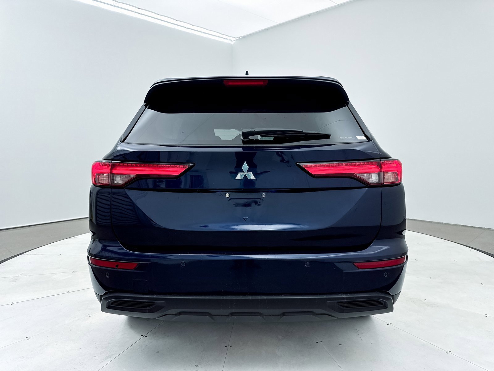 Used 2023 Mitsubishi Outlander SE image 16