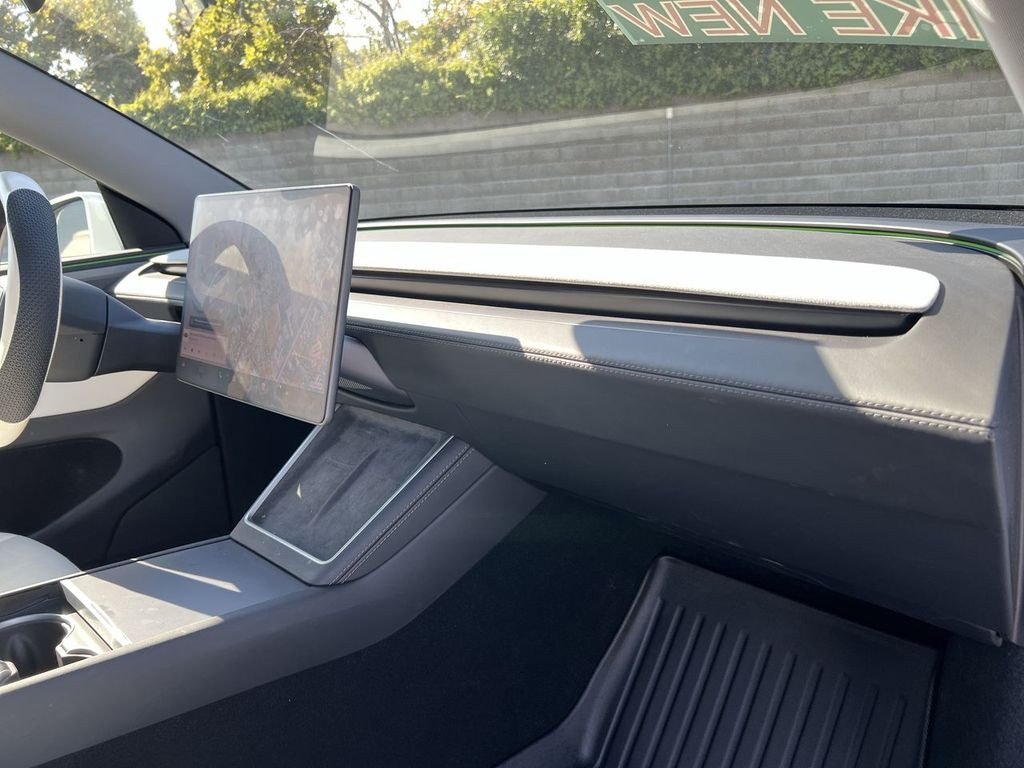 Used 2026 Tesla Model Y Long Range AWD/4WD image 28