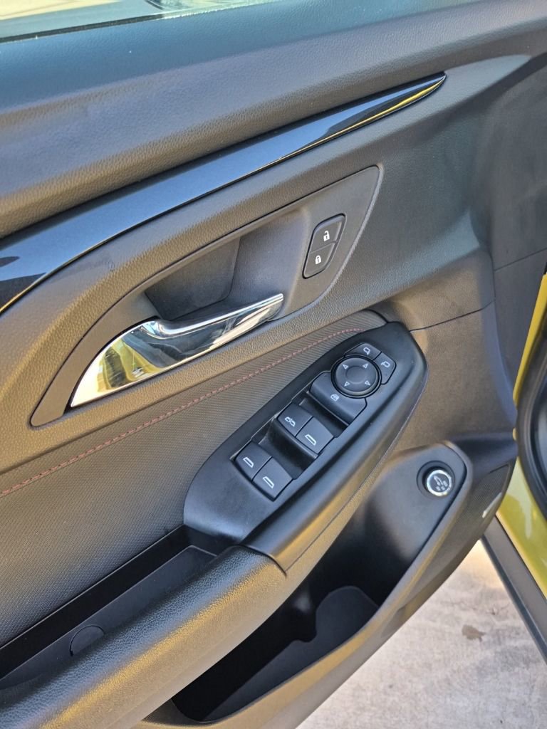 Used 2023 Chevrolet TrailBlazer RS w/ Sun and Liftgate Package FWD image 14