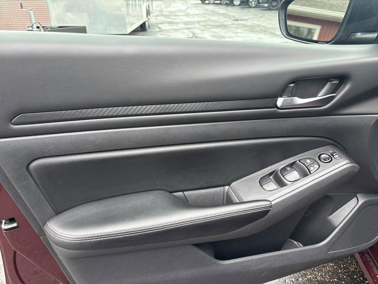 Used 2024 Nissan Altima 2.5 SV FWD image 9
