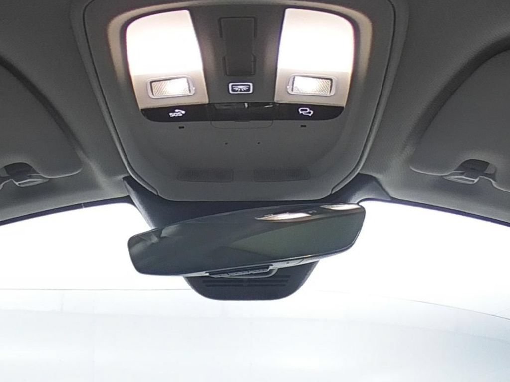 Used 2024 Volvo XC60 T8 Ultimate w/ Climate Package AWD/4WD image 32