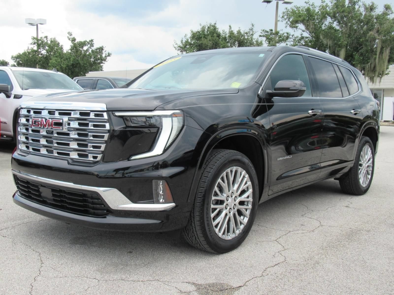 Used 2025 GMC Acadia Denali FWD image 3