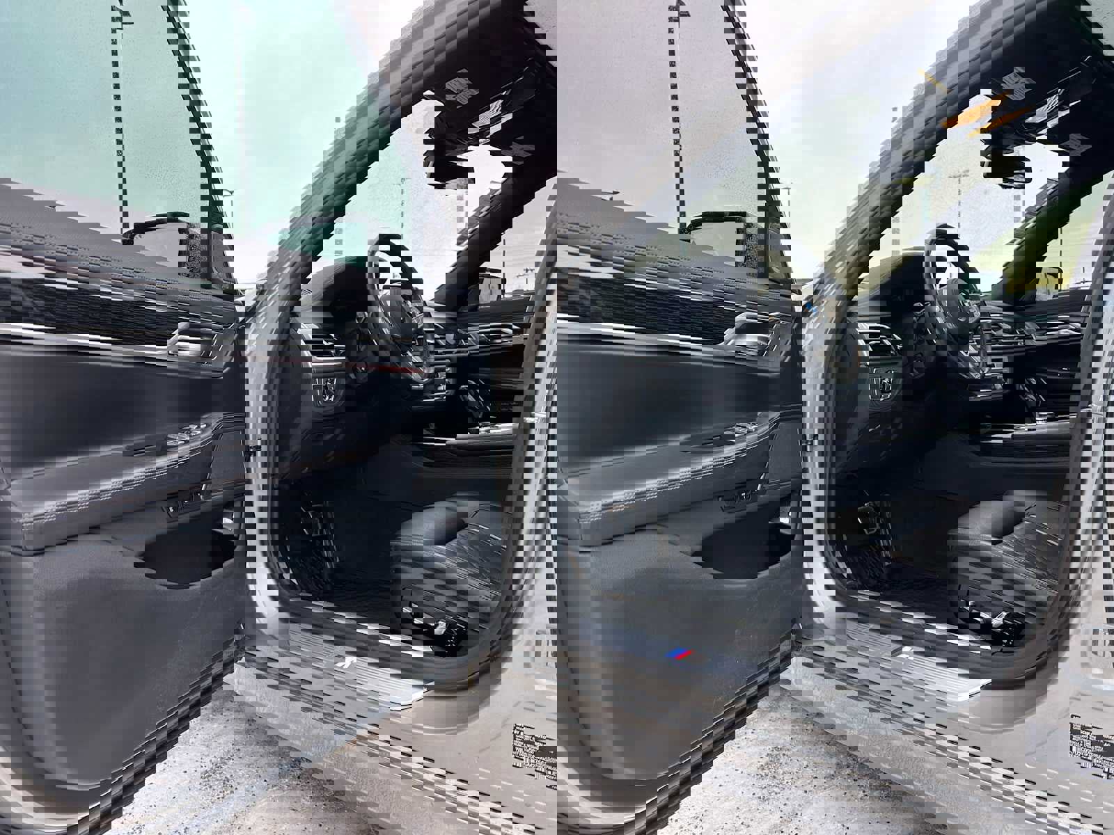 Used 2020 BMW 750i xDrive w/ M Sport Package image 19