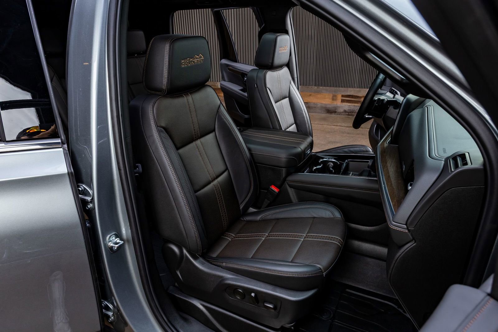 Used 2025 Chevrolet Tahoe High Country AWD/4WD image 31