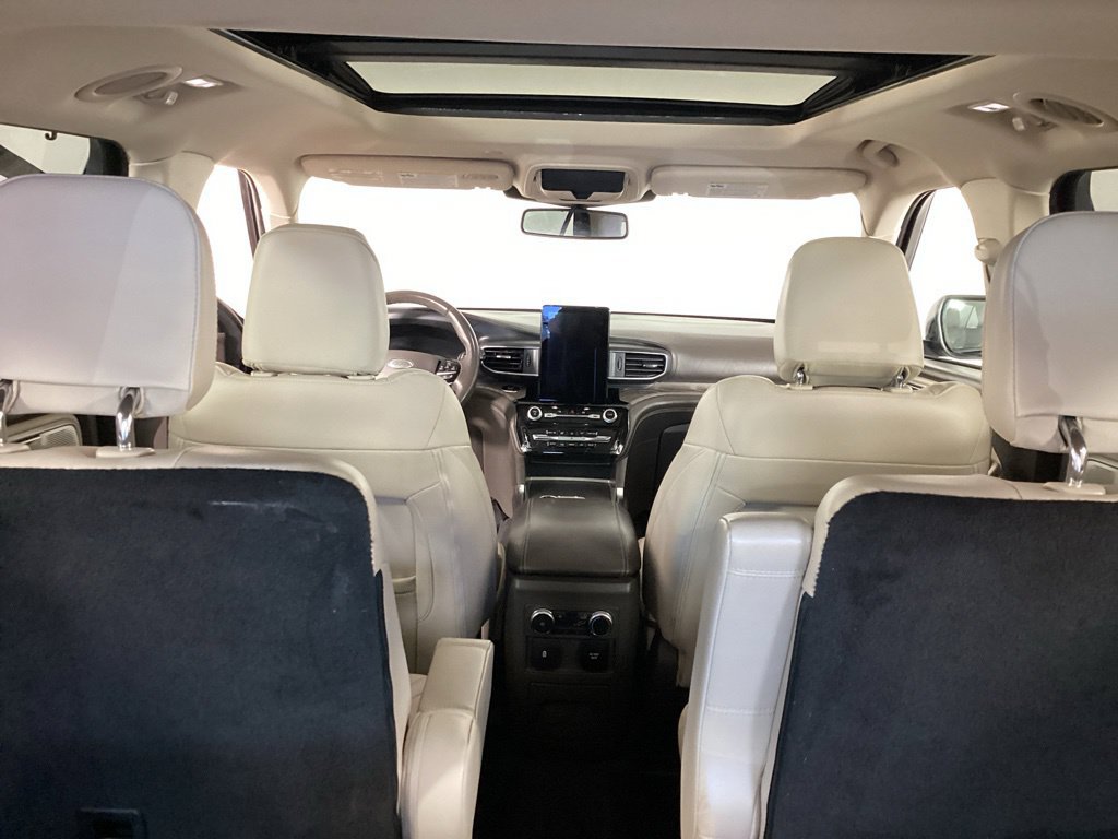 Used 2022 Ford Explorer Platinum w/ Equipment Group 601A AWD/4WD image 33