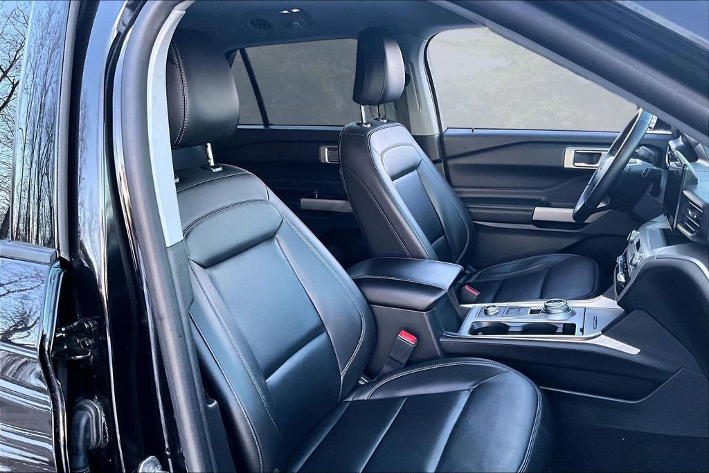 Certified 2023 Ford Explorer XLT w/ Equipment Group 202A image 7