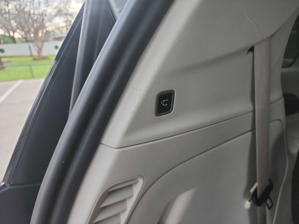 Used 2020 Chrysler Voyager Lxi image 28