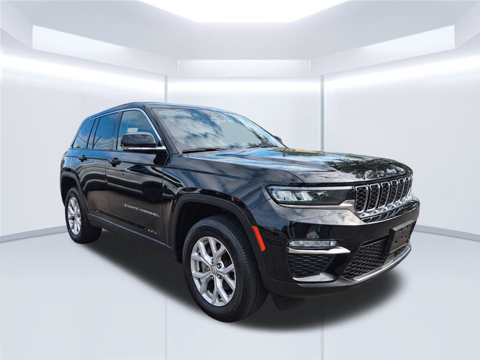Used 2022 Jeep Grand Cherokee Limited AWD/4WD image 2