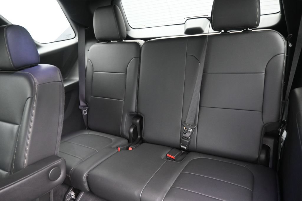 Used 2023 Chevrolet Traverse LT FWD image 15