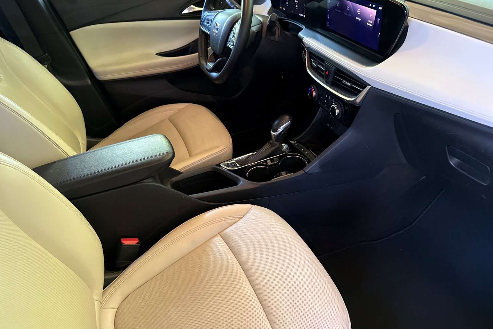 Used 2024 Buick Encore GX Sport Touring FWD image 19