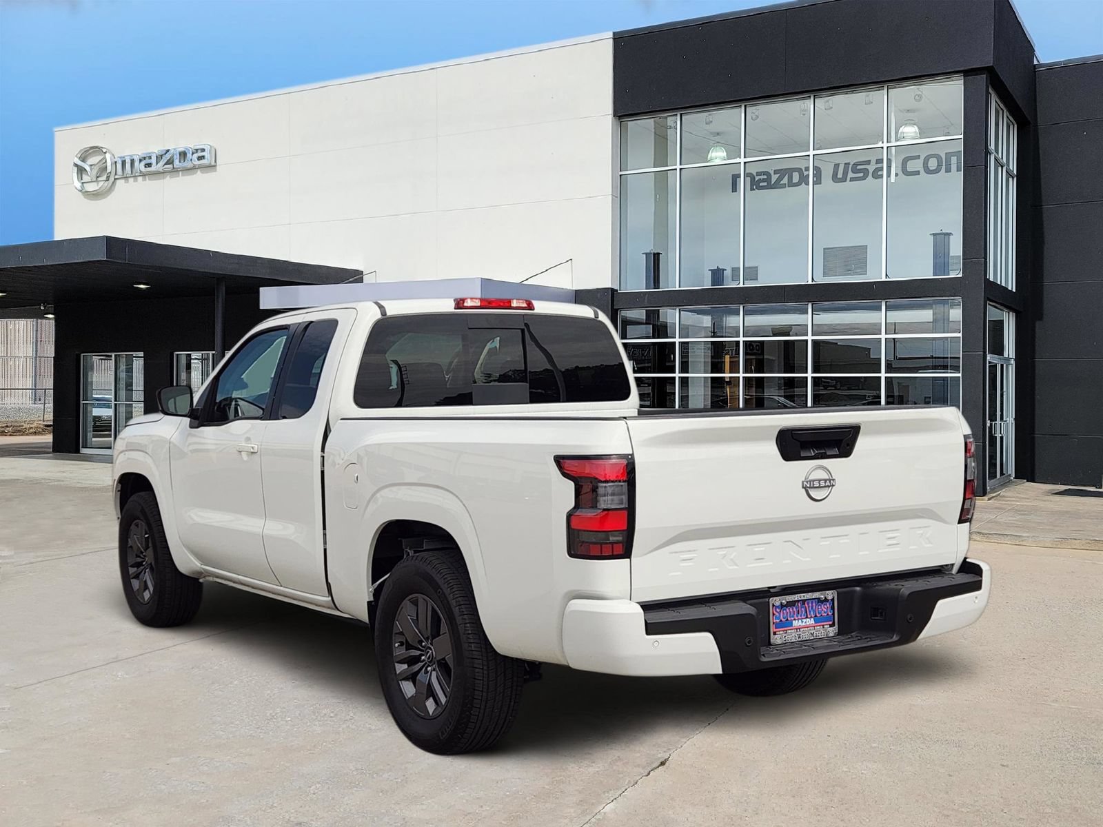 Used 2025 Nissan Frontier SV RWD image 4