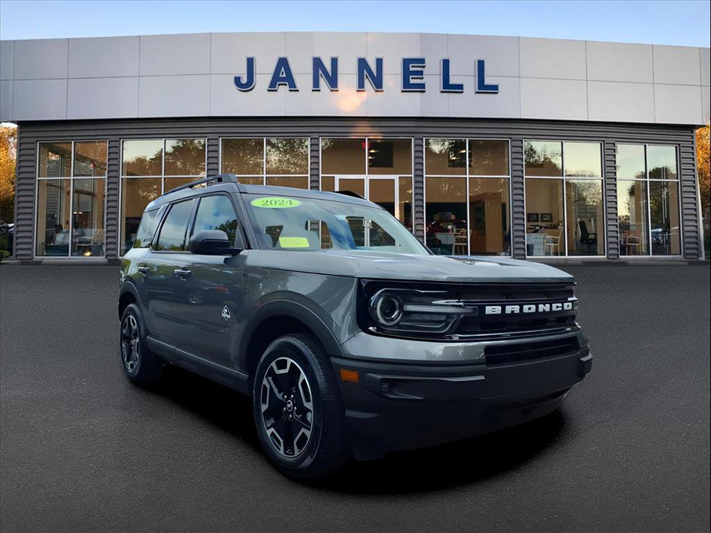 Used 2024 Ford Bronco Sport Outer Banks image 3