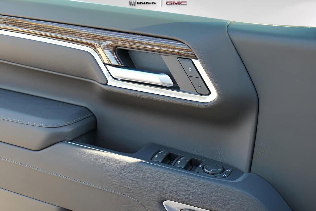 New 2025 GMC Sierra 1500 Elevation image 19